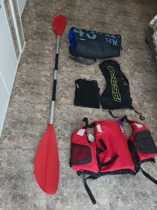 Remo y chaleco salvavidas para kayak