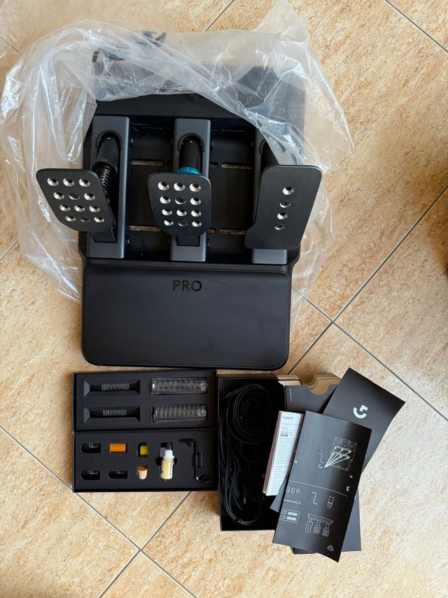 Pedali di simulazione Logitech Pro