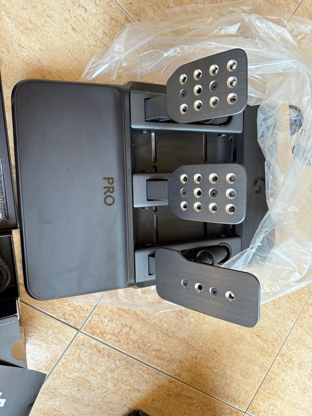Pedali di simulazione Logitech Pro