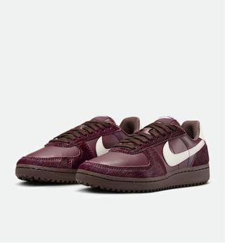 Nike field Burgundy con Pelo