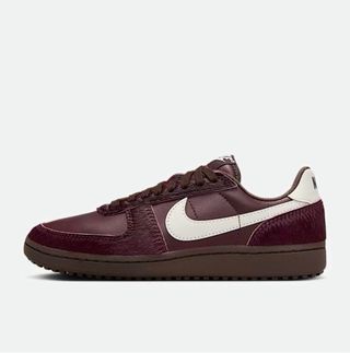 Nike field Burgundy con Pelo