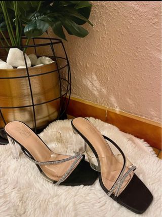 Tacones negros brillantes talla 38