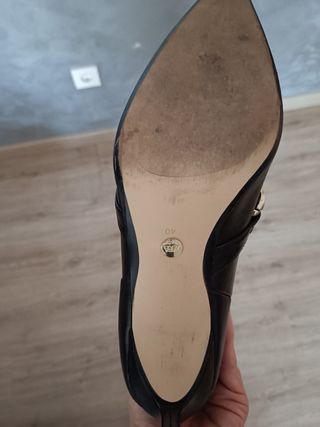 Botas negras altas de piel con tacón fino 