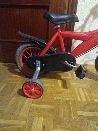 Bicicleta infantil  con ruedines
