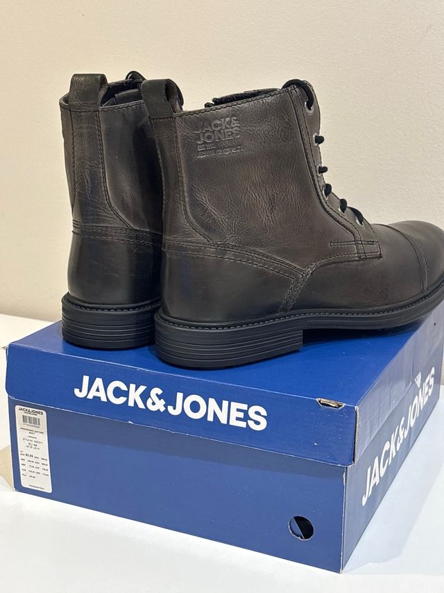 Botas Jack & Jones Marrón/Gris Talla 44
NUEVAS