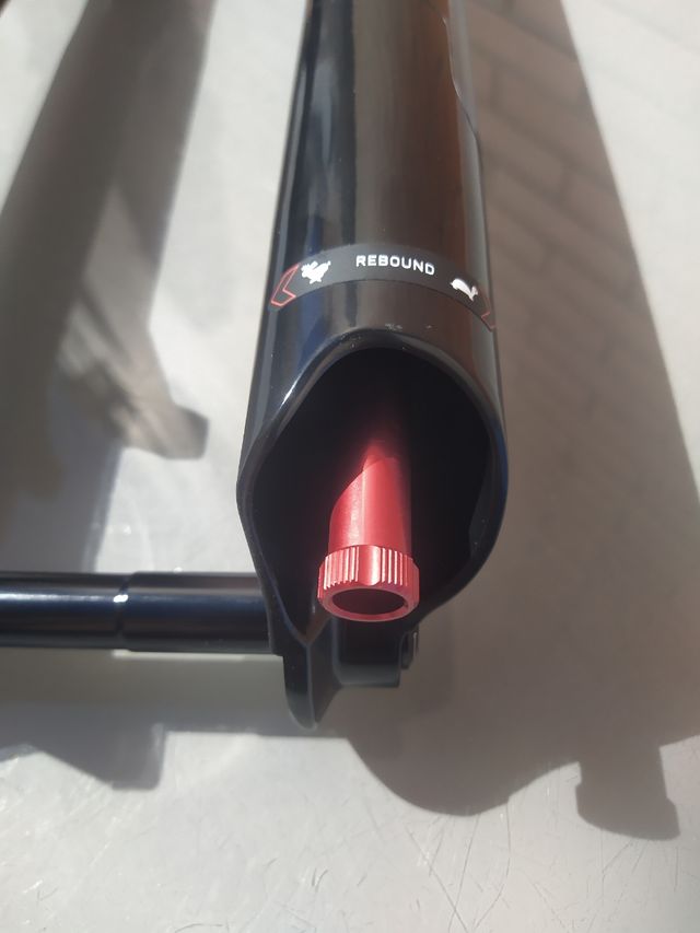 29" R.SHOX SID 120mm 3 Pos. Select Charger Remote.