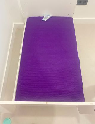 Cuna bebé con colchón y protector