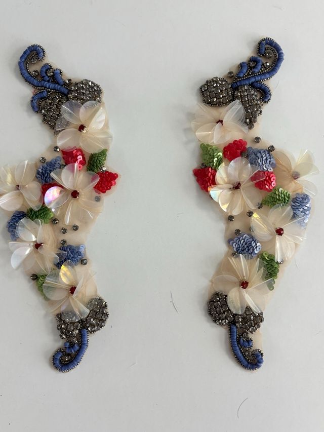 Apliques de ropa florales bordados