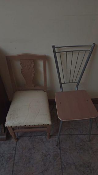 Juego de 2 sillas de madera y metal