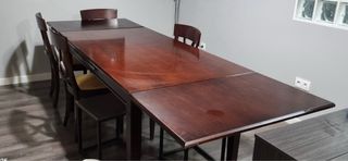 Mesa de comedor de madera
+ 6 sillas 