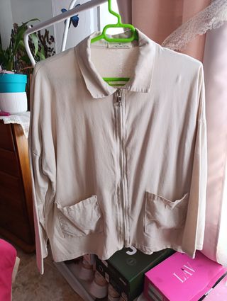 Chaqueta sobre camisa 
