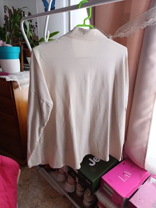 Chaqueta sobre camisa 

