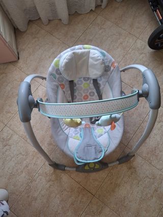 Mecedora para bebé con batería.
