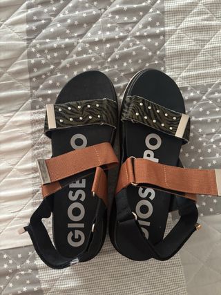Sandalias Gioseppo negras y verdes