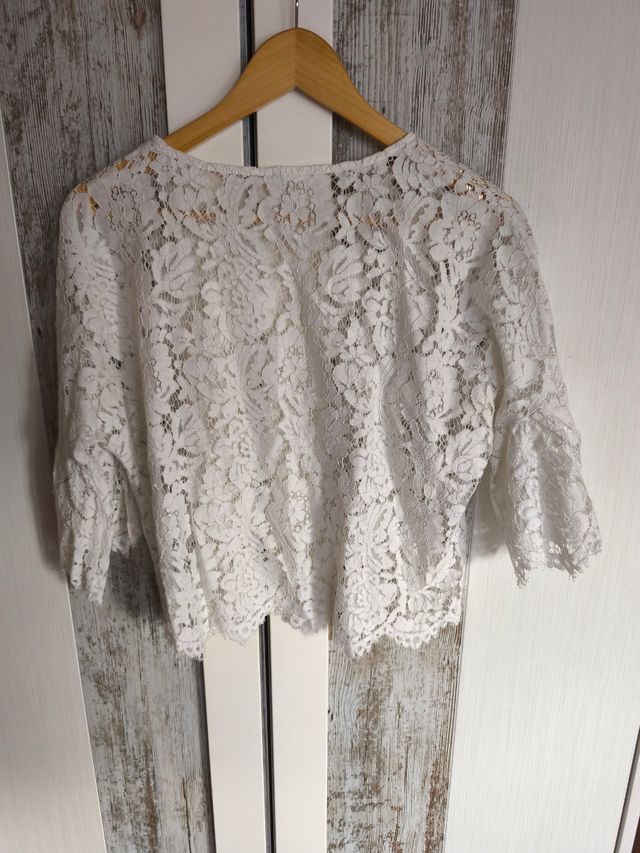Blusa Stradivarius encaje blanca corta T.M