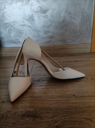 Zapatos de tacón blancos. Talla 41. SIN ESTRENAR