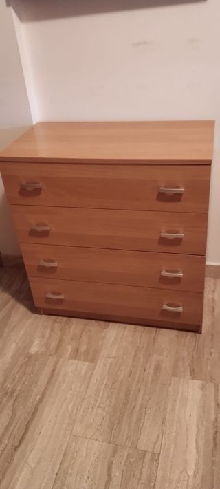 Cómoda de madera con 4 cajones
