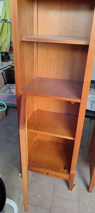 Vitrina y armario de madera maciza