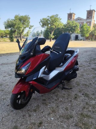 Maxi Scooter SYM Cruisym 300 Roja. 10.000km.