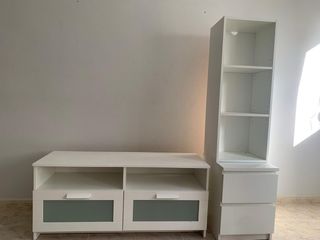 Mueble TV y estantería blanca