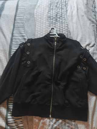 Sudadera mujer negra con ojales