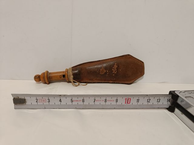 Cizalla esquilar y silbato  de pastor antiguo