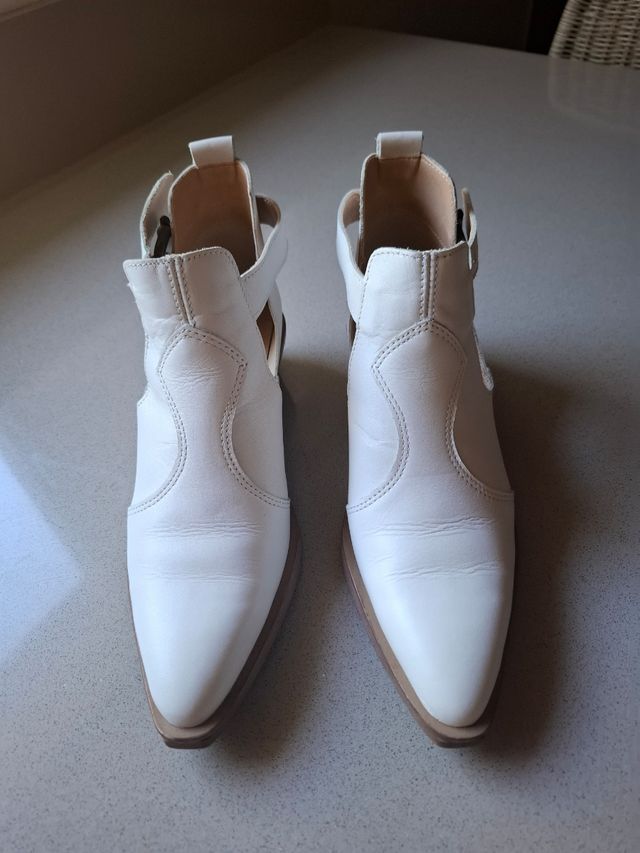 Botines blancos de piel