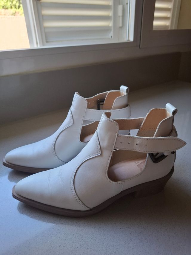 Botines blancos de piel