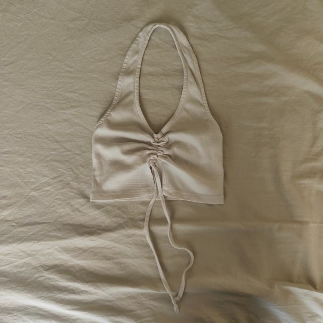 Top bianco minimal a costine
