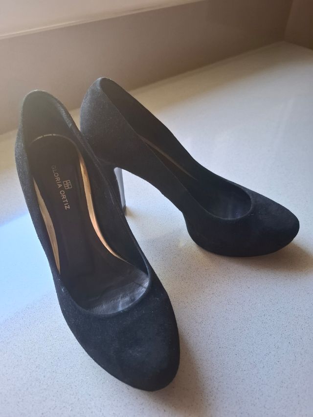 Zapatos de tacón Gloria Ortiz negros