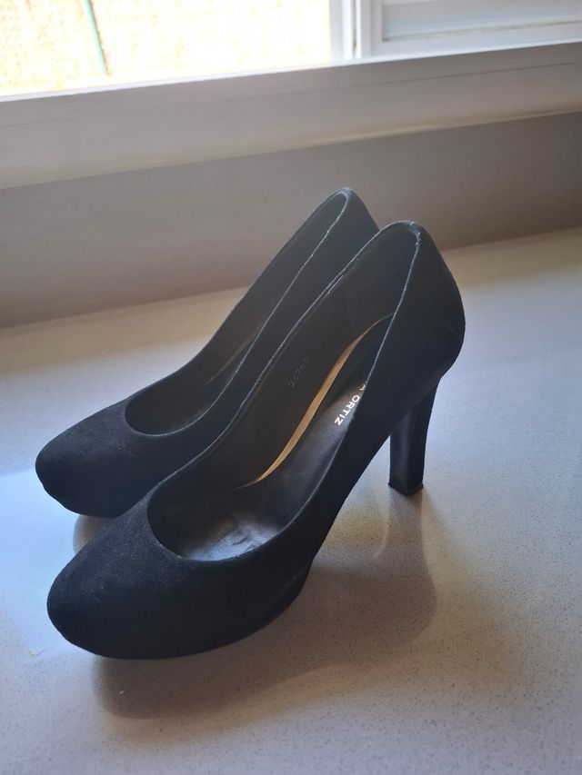 Zapatos de tacón Gloria Ortiz negros