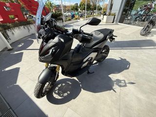 Honda X-ADV Negra