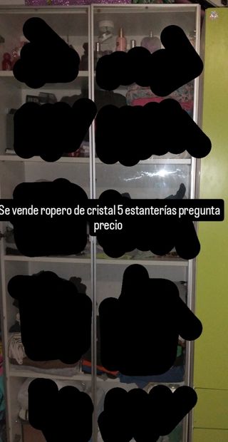 Ropero de cristal con 5 estantes
!! NEGOCIABLE !!
