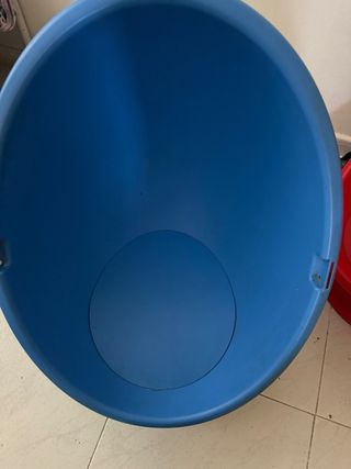 Mecedora / silla rojo i azul (Rocking chair)