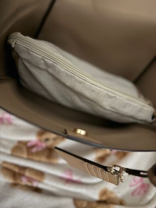 Bolso Parfois beige con monedero