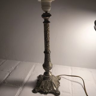 Candelabro antiguo convertido en lámpara