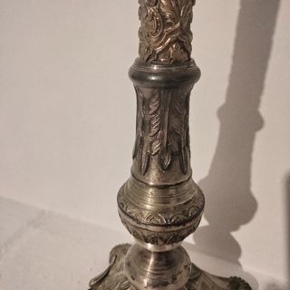 Candelabro antiguo convertido en lámpara