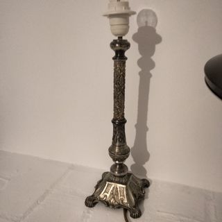 Candelabro antiguo convertido en lámpara