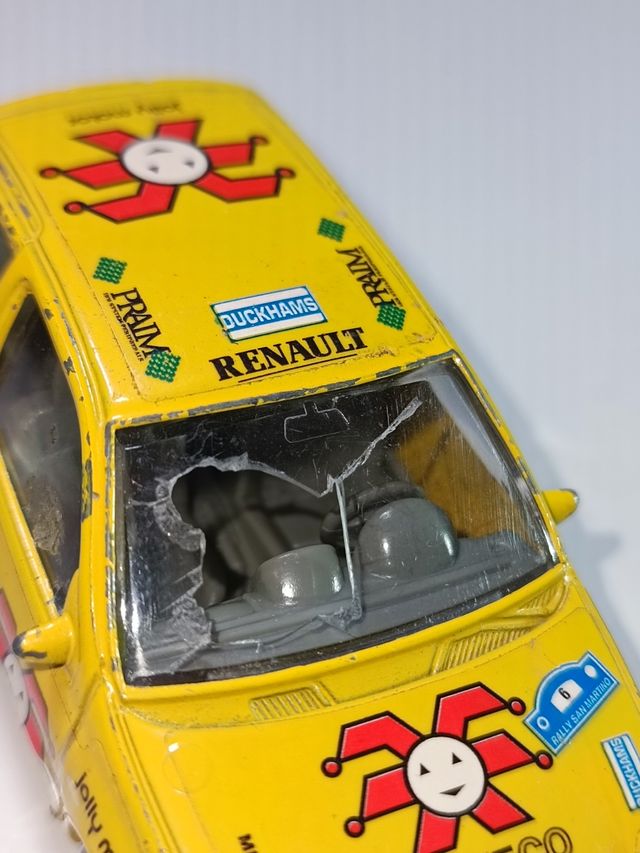 RENAULT CLIO 1/43 BURAGO