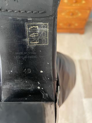 Botas altas de cuero negras