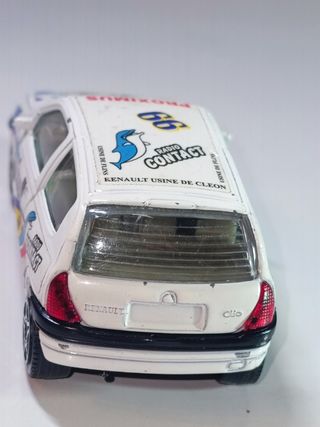 RENAULT CLIO 1/43 BURAGO