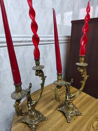 Candelabro Antiguo Dorado con Figuras