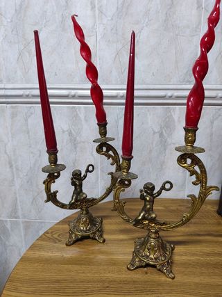 Candelabro Antiguo Dorado con Figuras