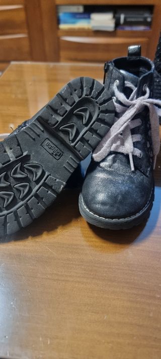Botas y zapatillas Adidas talla 30