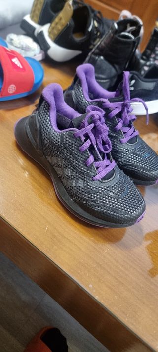 Botas y zapatillas Adidas talla 30