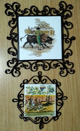 2 Azulejos taurinos pintados a mano .