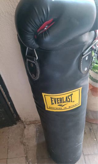 Saco y guantes de boxeo Everlast