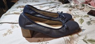 Zapatos bailarina perforados azul talla 40