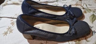 Zapatos bailarina perforados azul talla 40