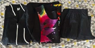 Casaca negra con estampado multicolor